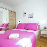 شقة Gorgeous Apartment In Makarska With Lake View