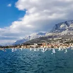 Gorgeous Apartment In Makarska With Lake View شقة *