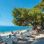 Gorgeous Apartment In Makarska With Lake View شقة