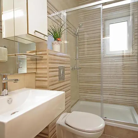 Apartment Lovely In With View Makarska