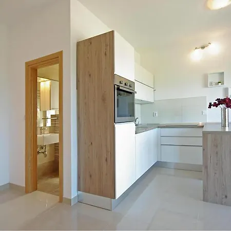 Lovely In With View Apartment Makarska